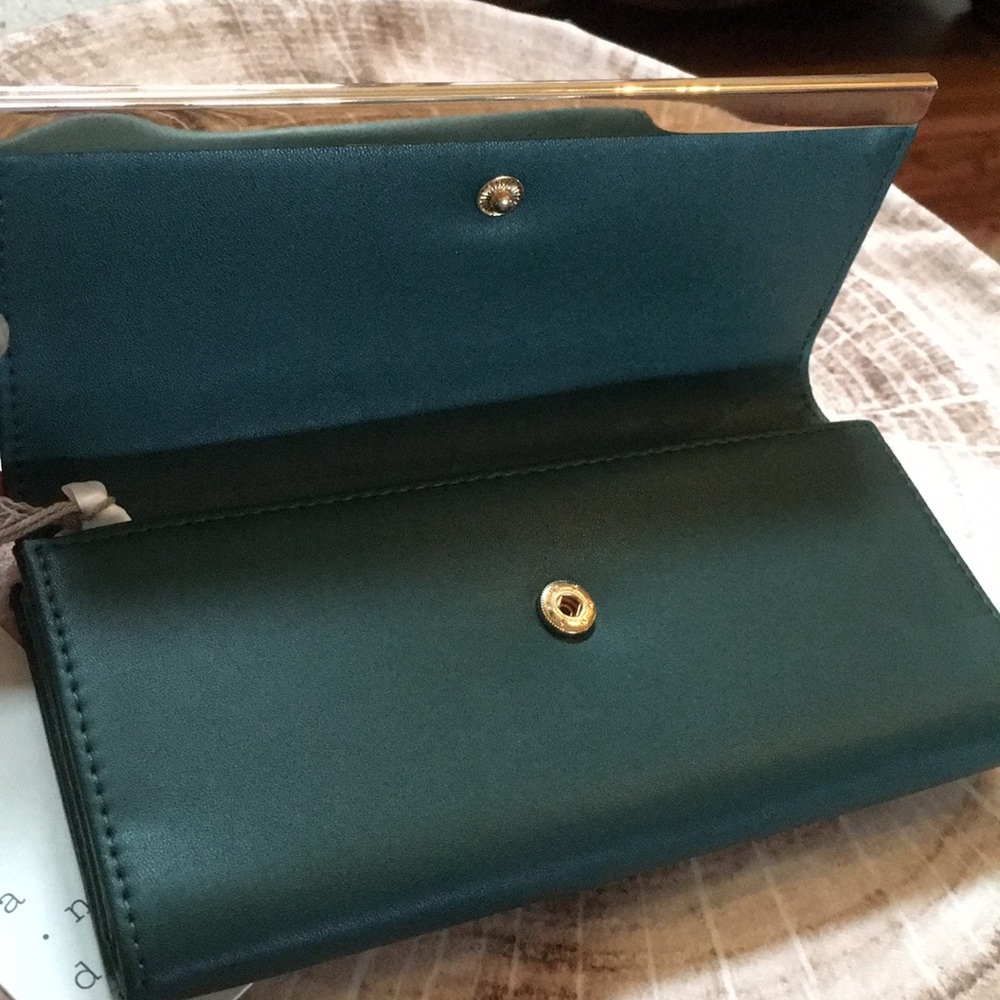 NWT Long Fold-over Wallet W/ Kisslock Compartment - Picture 2 of 5